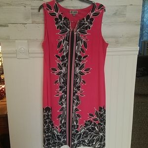 Sleeveless sheath dress